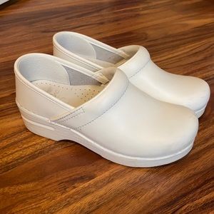 White Danskos size 36 (us 6). Worn maybe 8 times in nursing school.